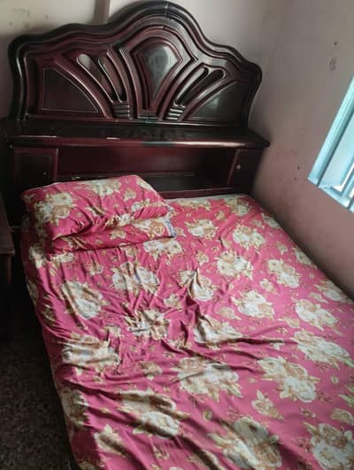 beds and almari