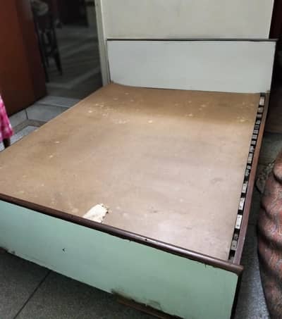 queen bed with console and side table