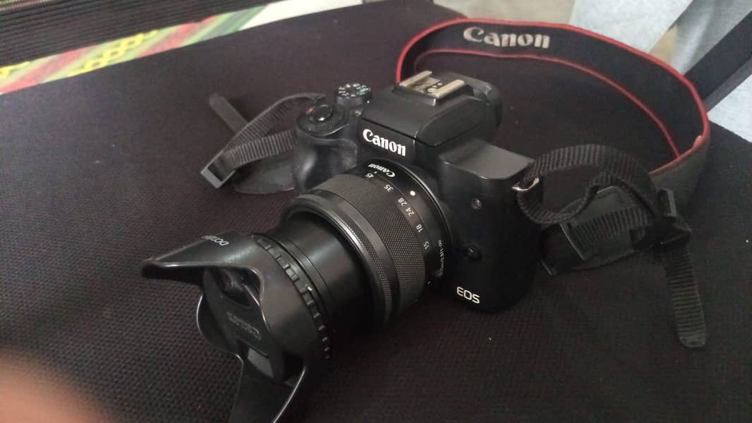 Canon eosm50 0