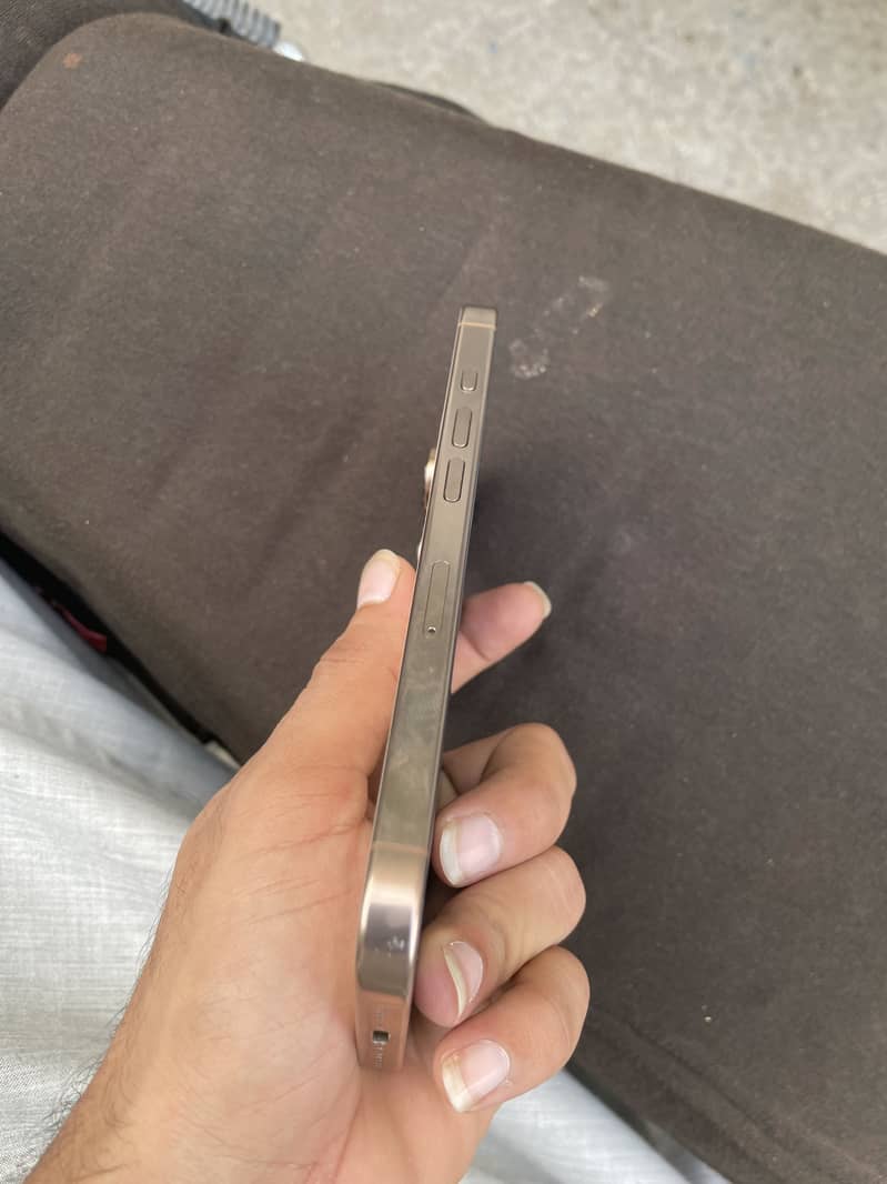 Iphone 16 pro 3
