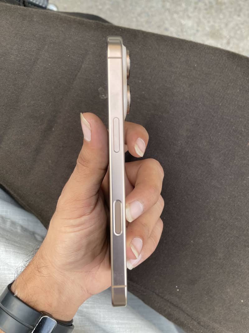Iphone 16 pro 5