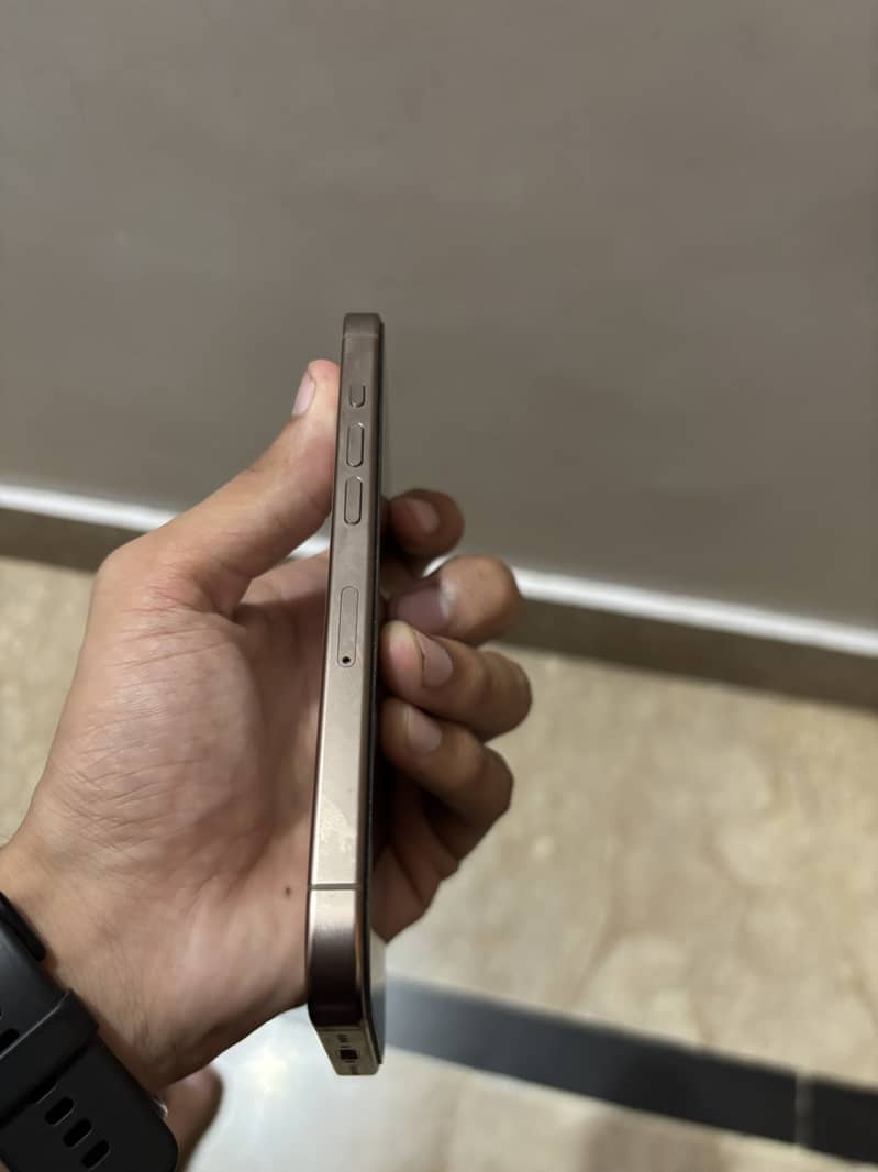 iPhone 16 pro 1