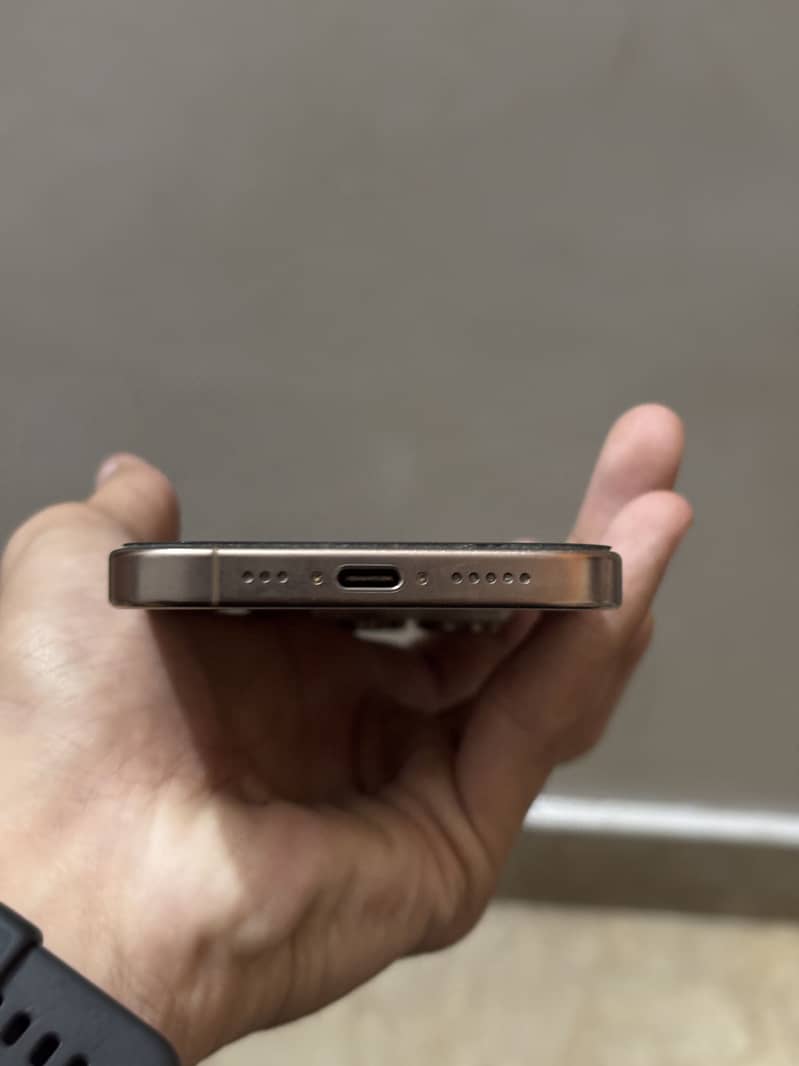 iPhone 16 pro 3