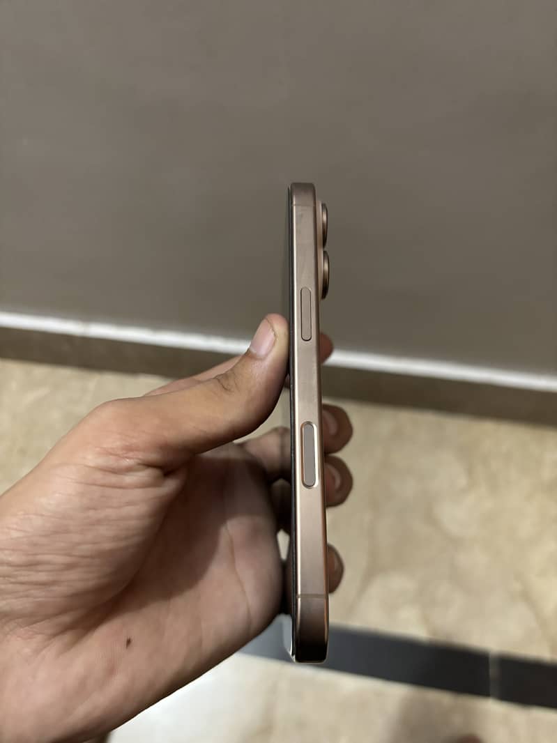 iPhone 16 pro 5
