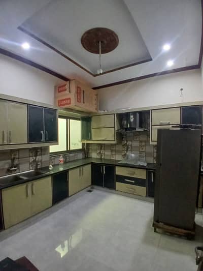 Allama Iqbal Town Main 3,5,10Marla 1kanal k portion aur houses available hain