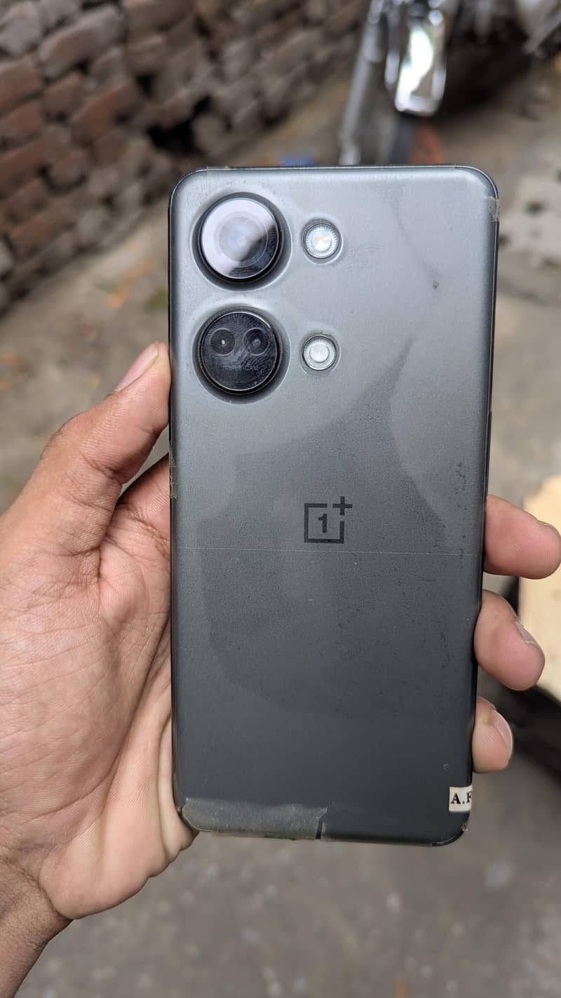 OnePlus Ace 2v 1
