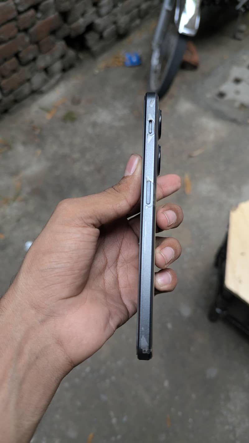 OnePlus Ace 2v 4