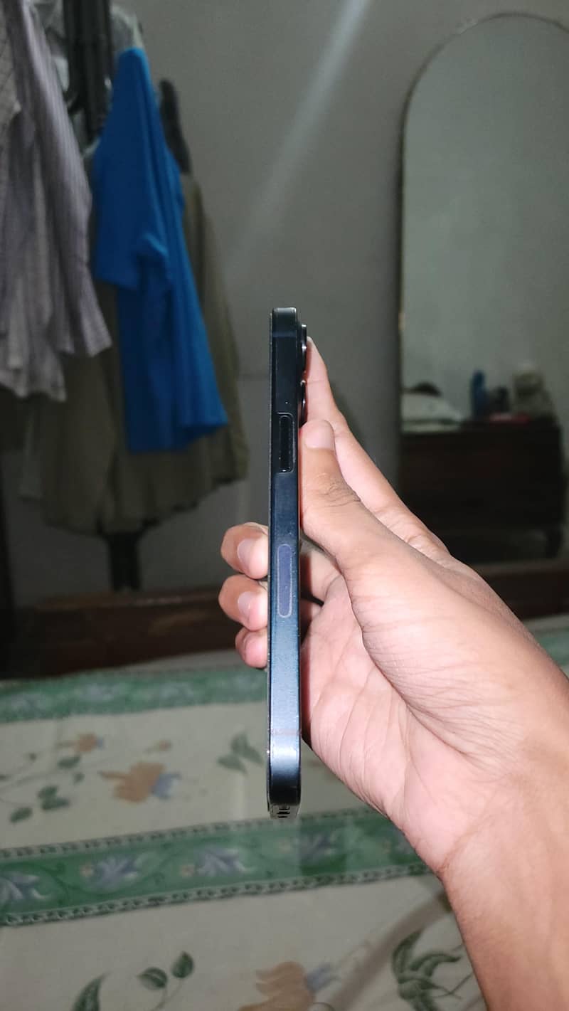Apple iPhone 13 4