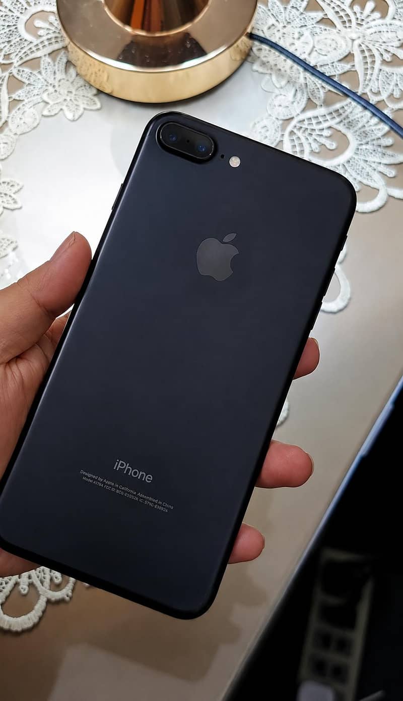 Apple iPhone 7 Plus 0