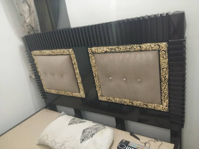 king size double bed 0