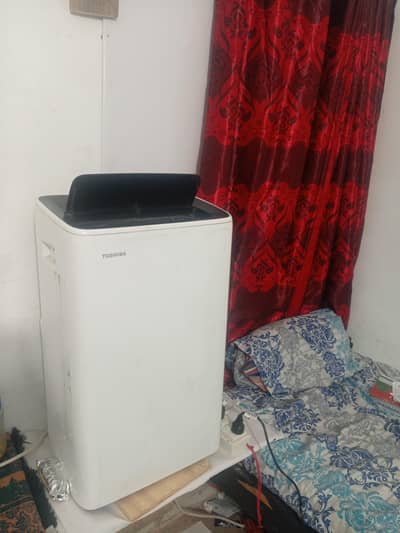 Toshiba 12000 BTU Portable AC in 10\10 condition