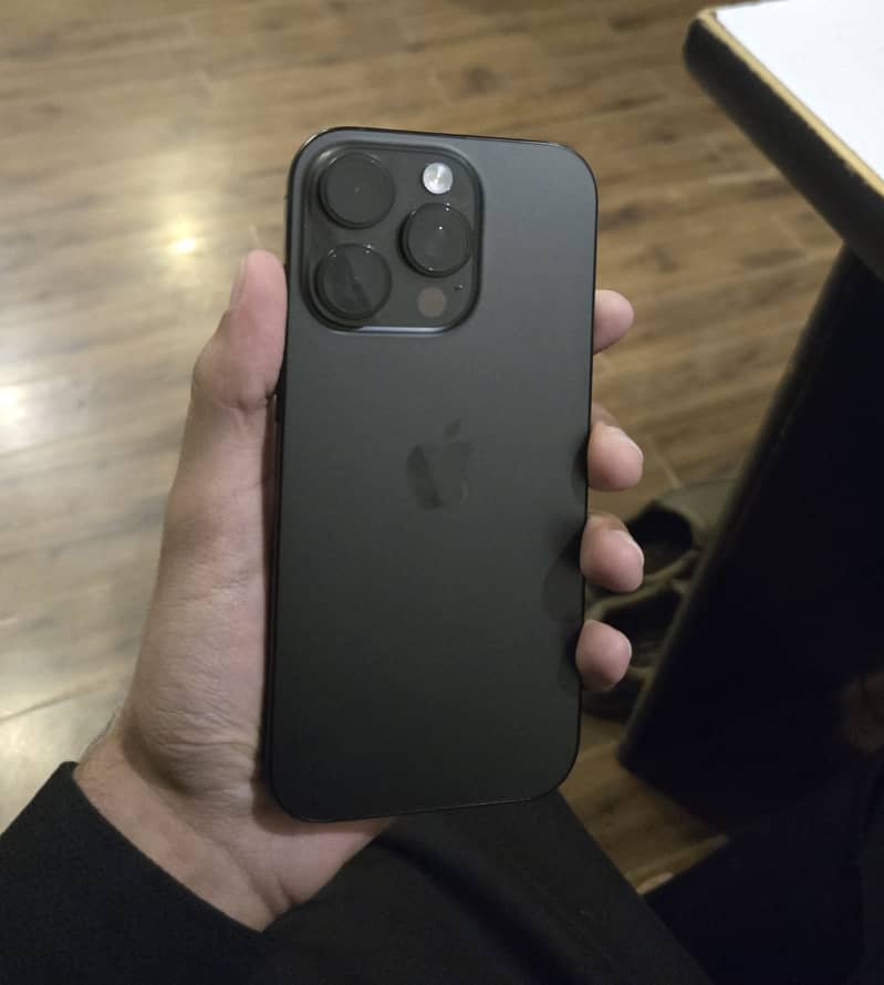 iPhone 16 Pro JV 1