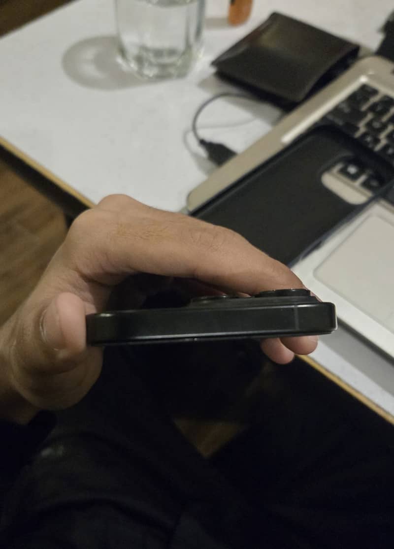 iPhone 16 Pro JV 5