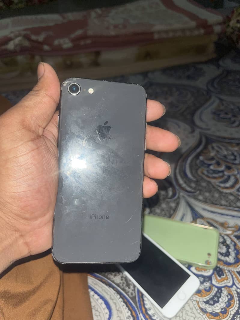 Apple iPhone 8 1