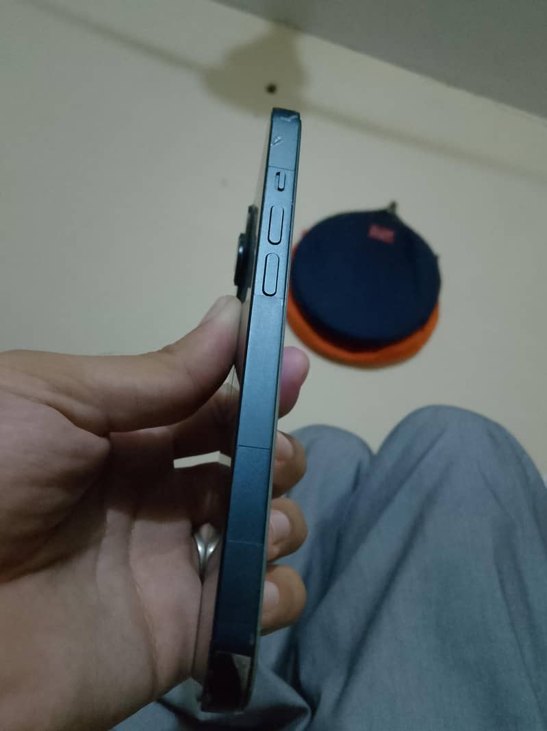 Apple iPhone 14 4