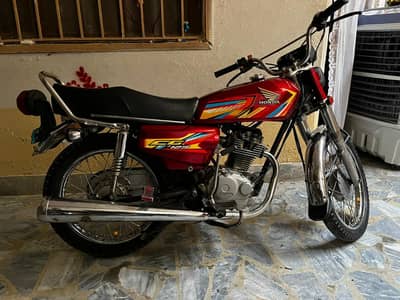 HONDA 125 10 /10 CONDITION UNIQUE MODEL FOR PERSONAL USE FOR SALE