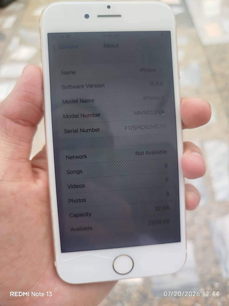Apple iPhone 7 1