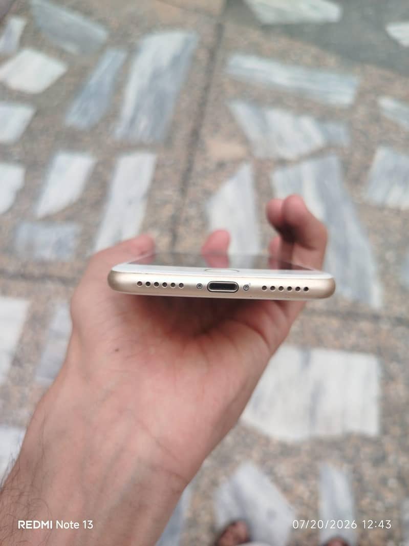 Apple iPhone 7 2
