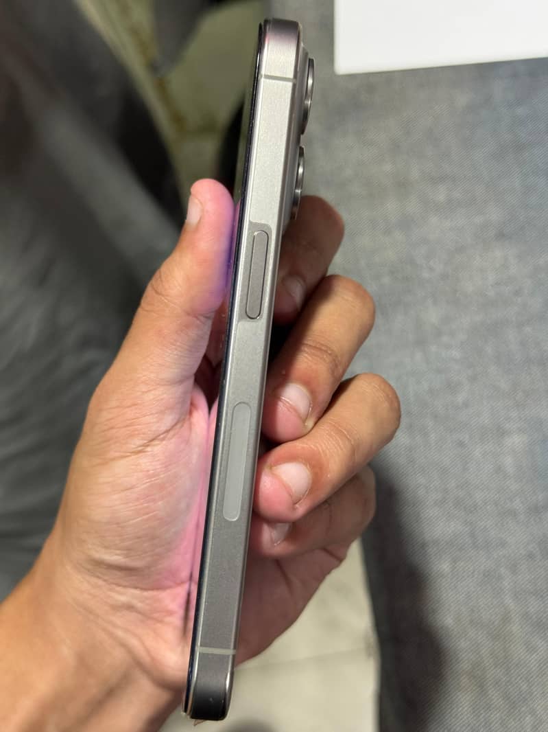 Apple iPhone 15 Pro 2