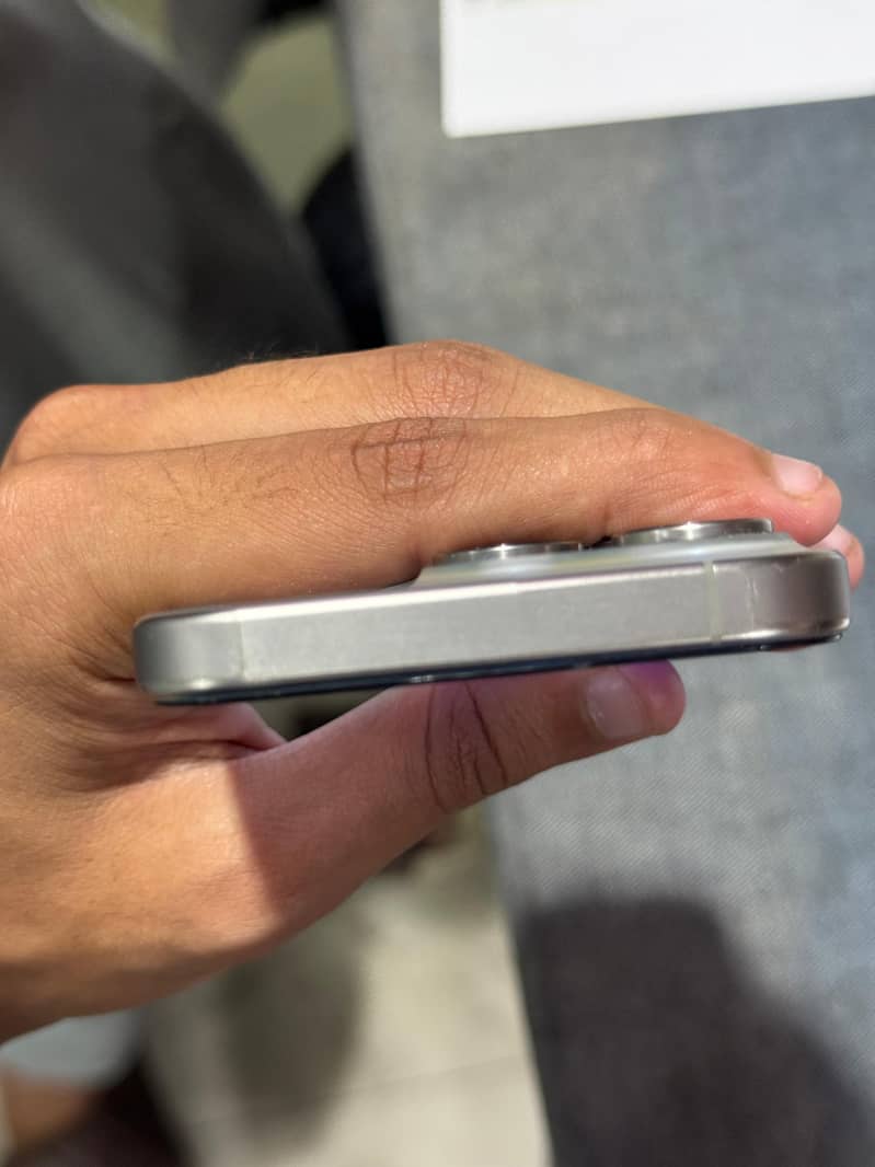 Apple iPhone 15 Pro 3