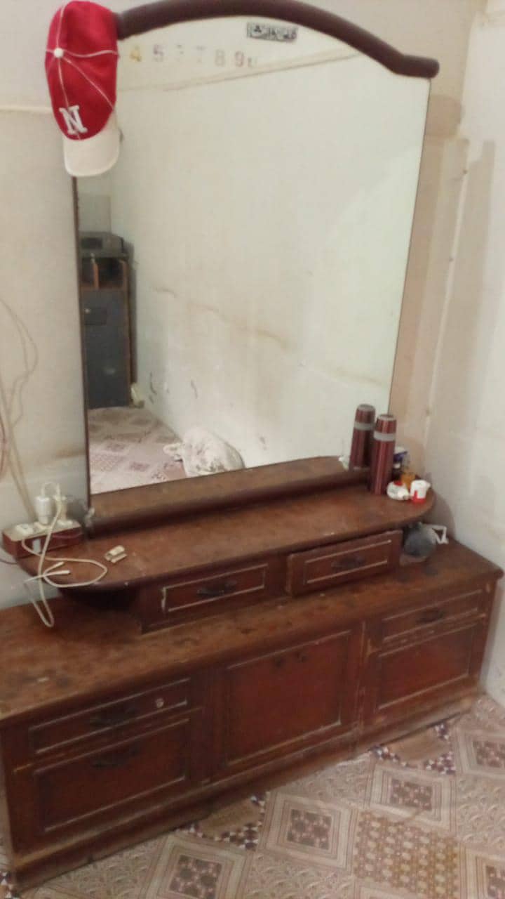 Dressing table 0