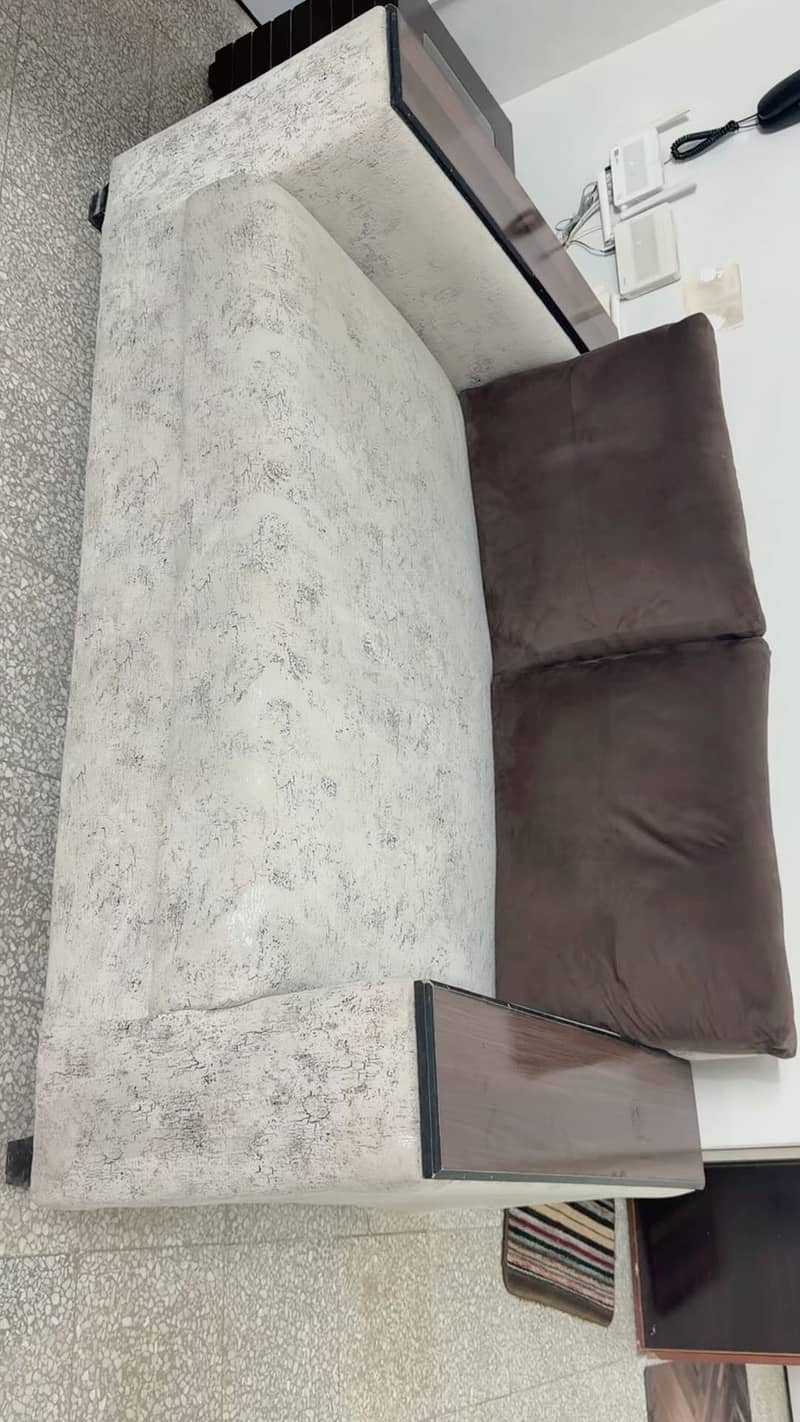 Sofa set 7 seaters  and king size bed 7