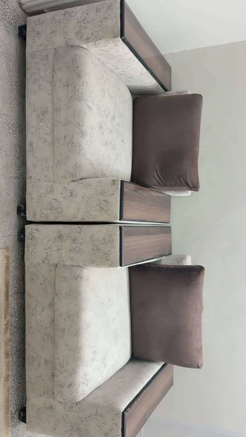 Sofa set 7 seaters  and king size bed 8
