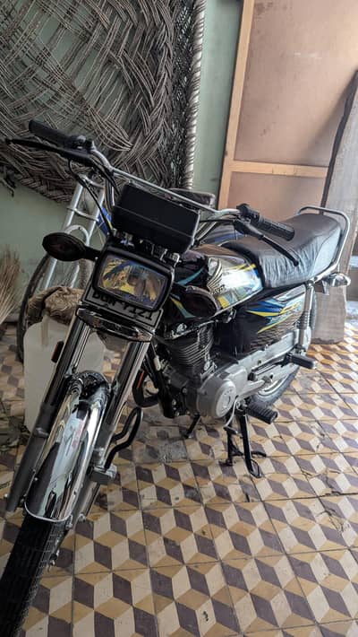 Honda 125 Black colour fresh condition