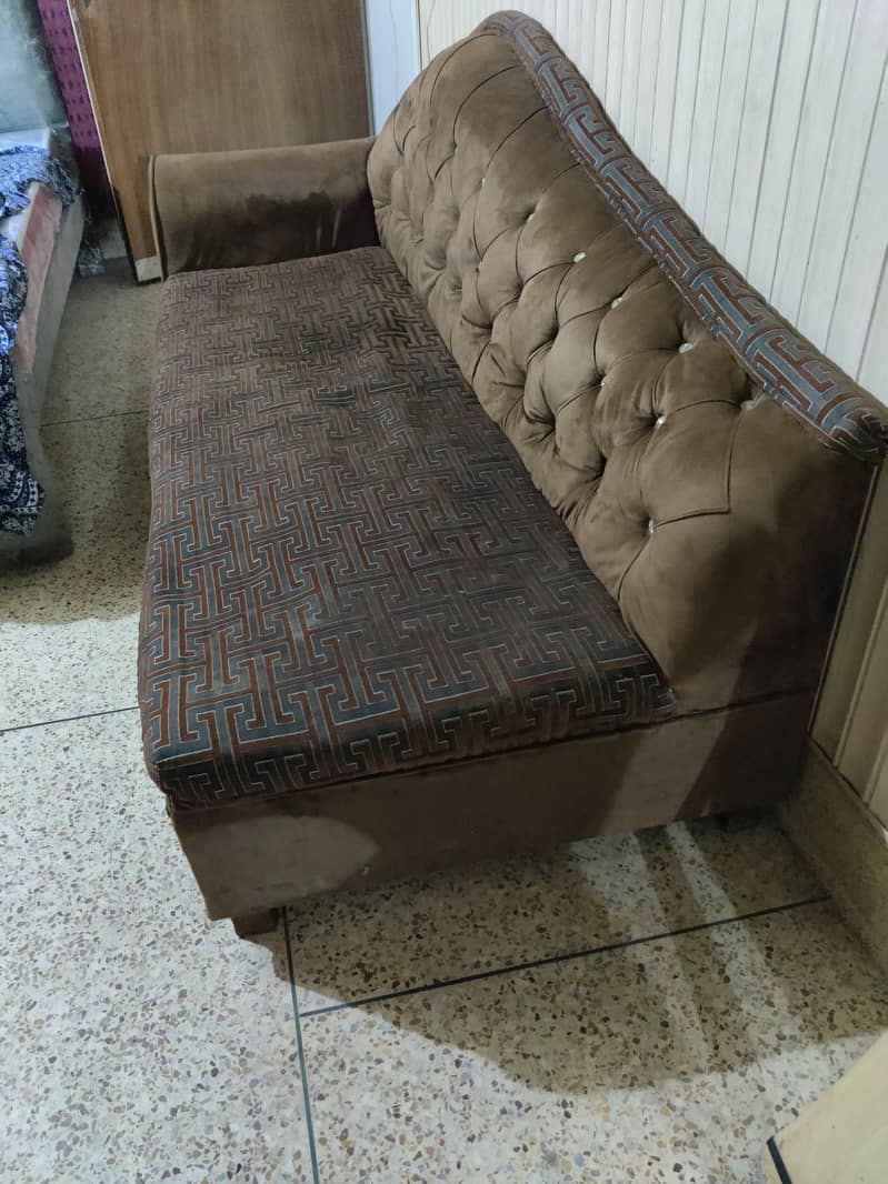 3 seater single sofaa 4