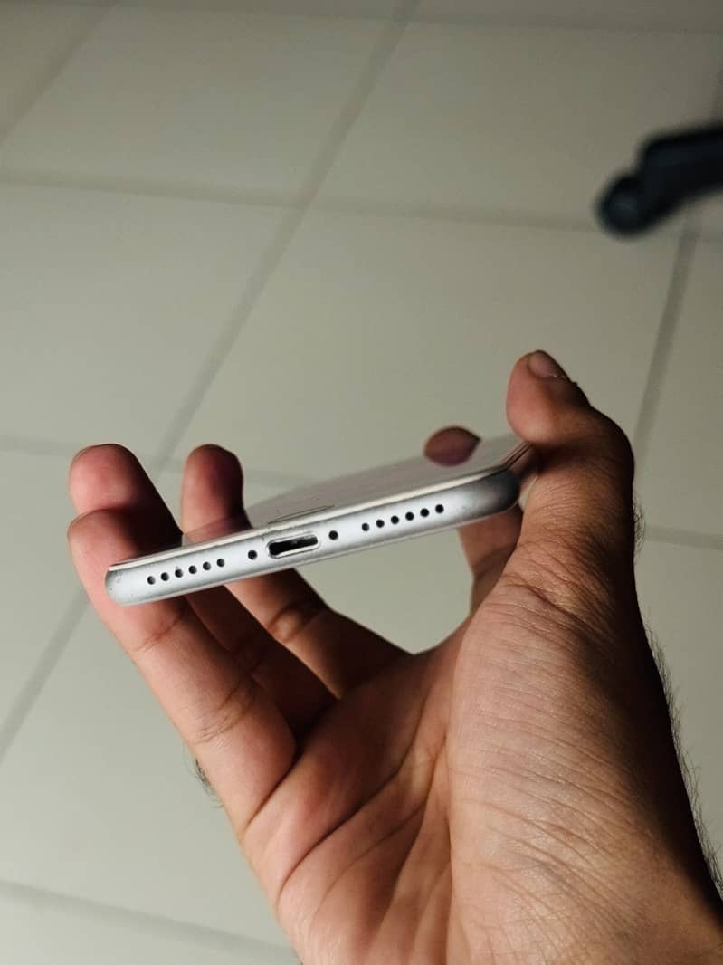 Apple iPhone 7 2
