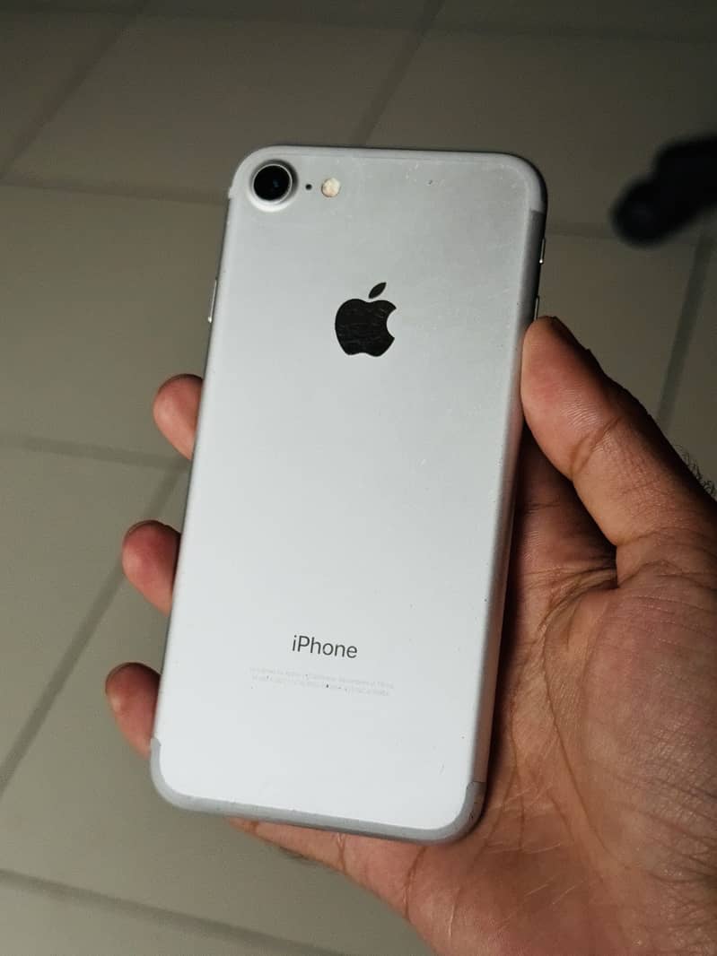Apple iPhone 7 3