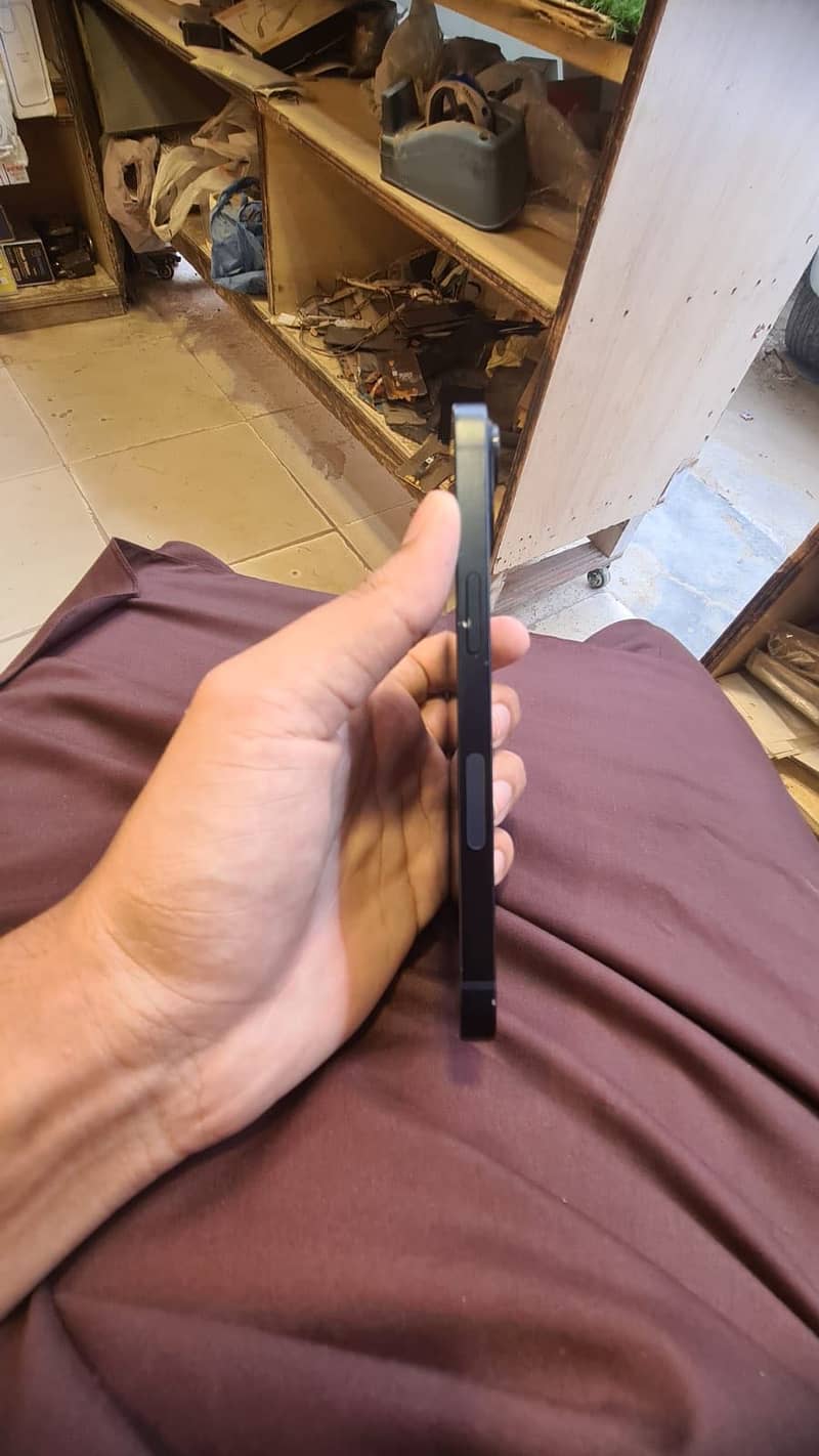 Apple iPhone 13 2