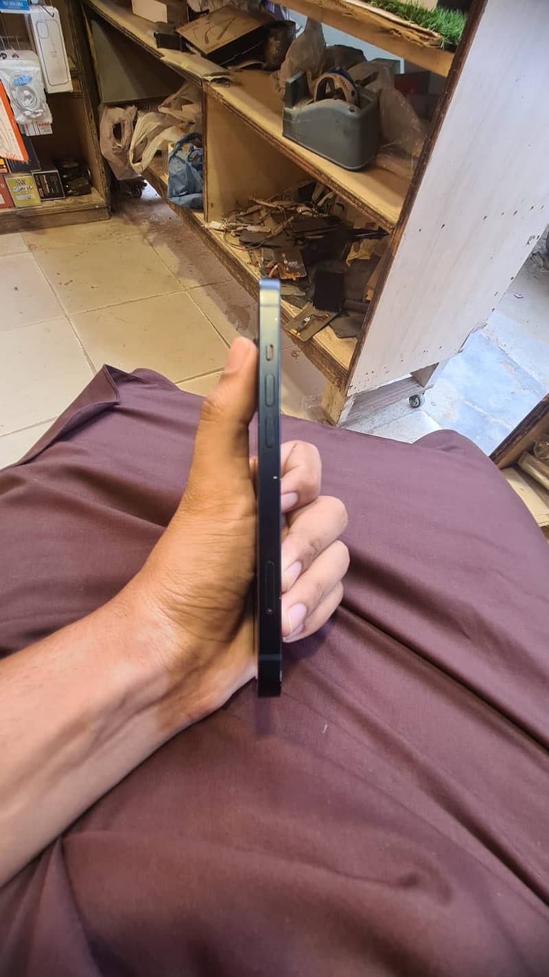 Apple iPhone 13 4