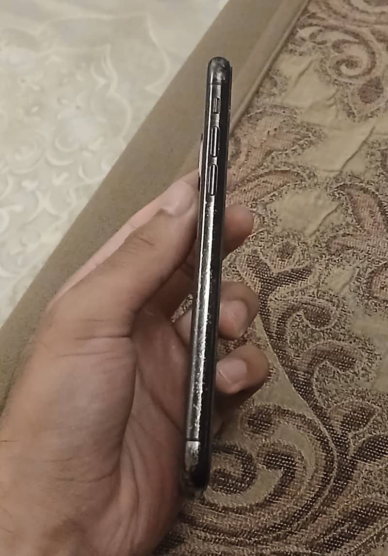 Apple iPhone X 3