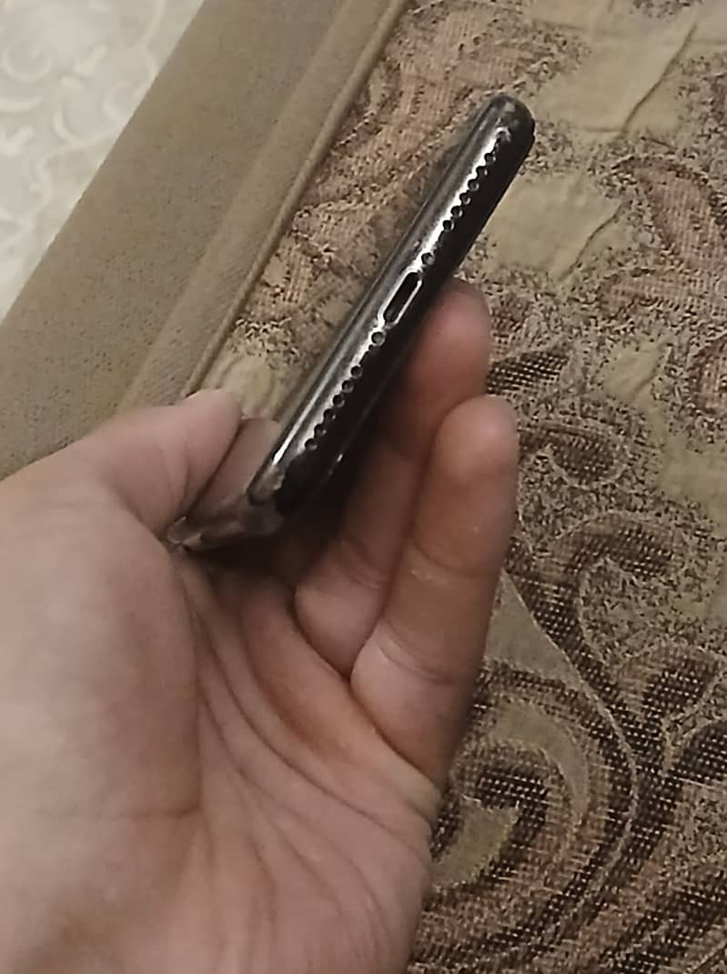 Apple iPhone X 4