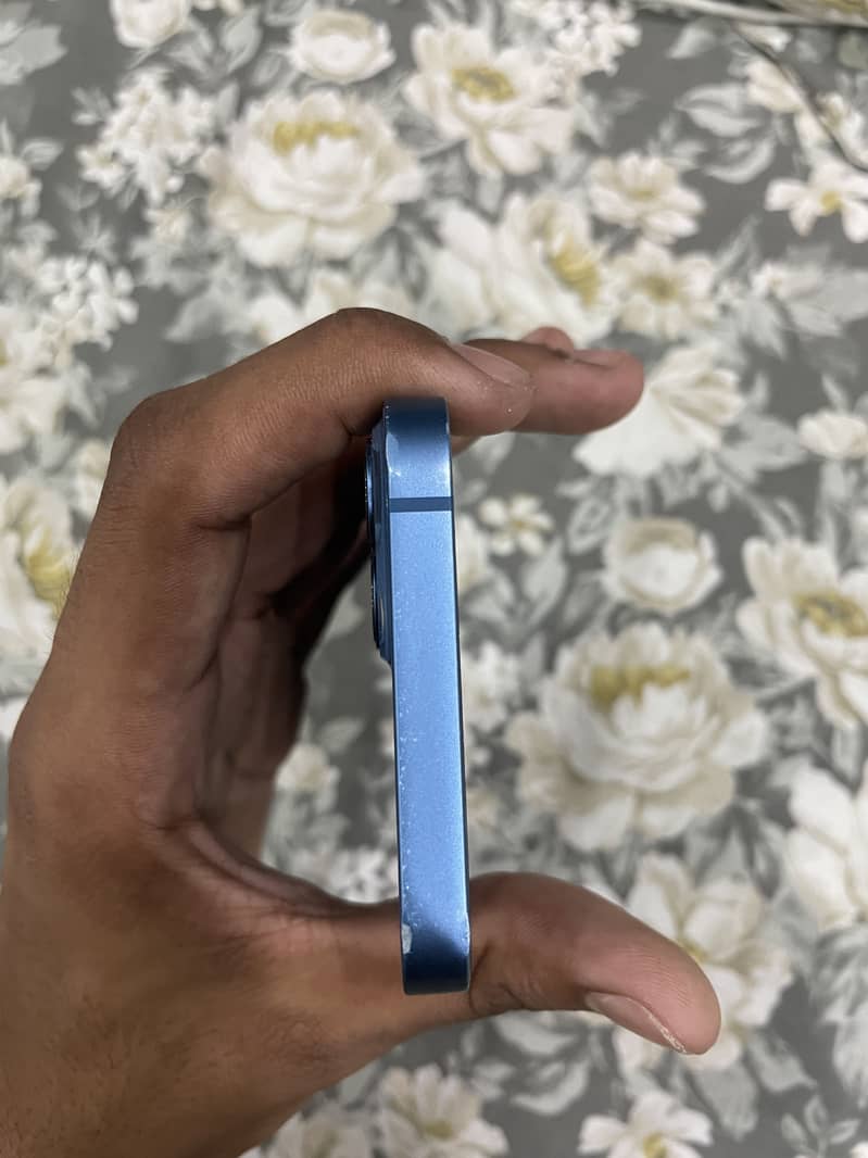 Apple iPhone 13 2
