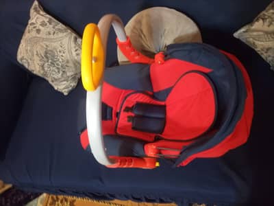 baby carry and sleeping cot in excellent conditon