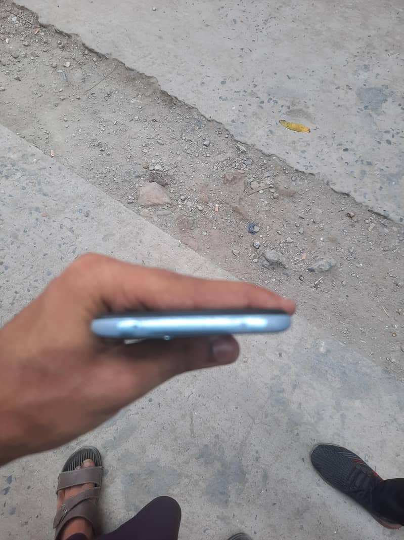 OPPO A76 1