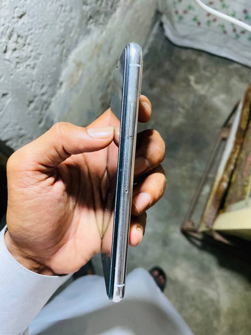 Apple iPhone X 3