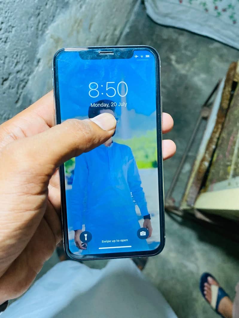 Apple iPhone X 4