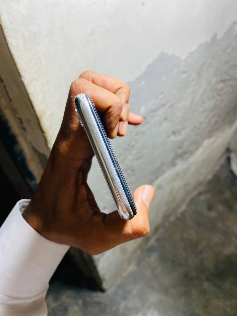 Apple iPhone X 5