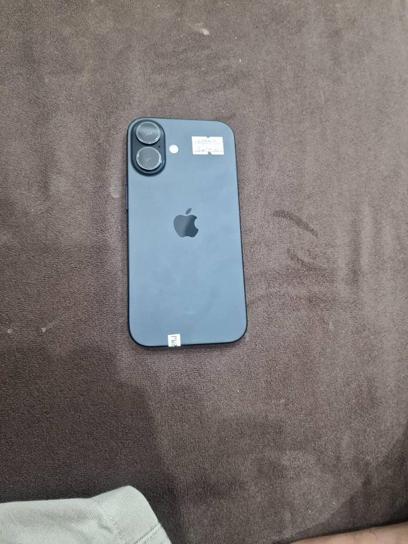 Apple iPhone 16 4