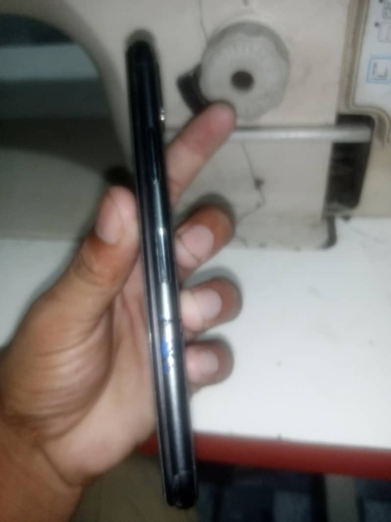 Apple iPhone X 4