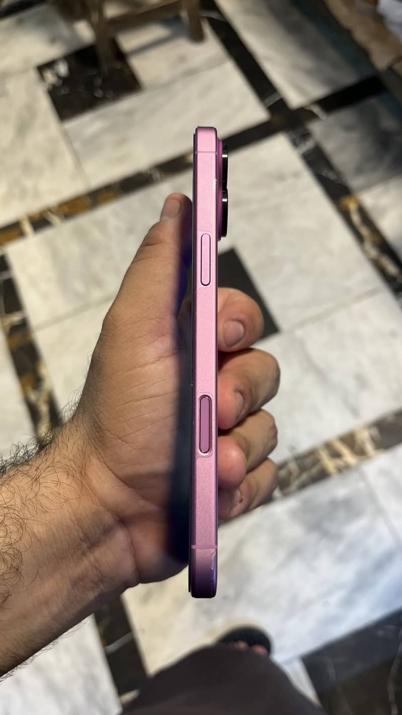 Apple iPhone 16 Plus 4