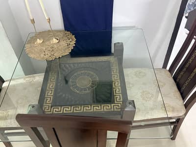 Wooden Dinnig table with 4 Chairs