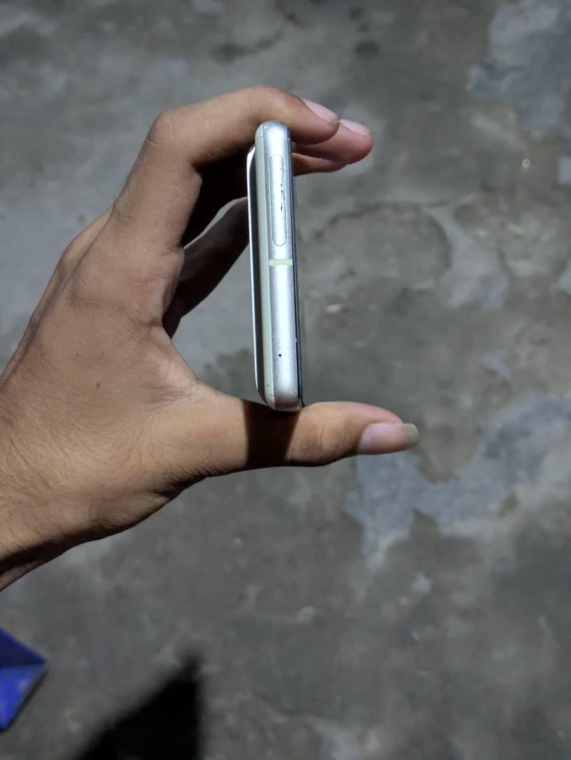 Google Pixel 7 4