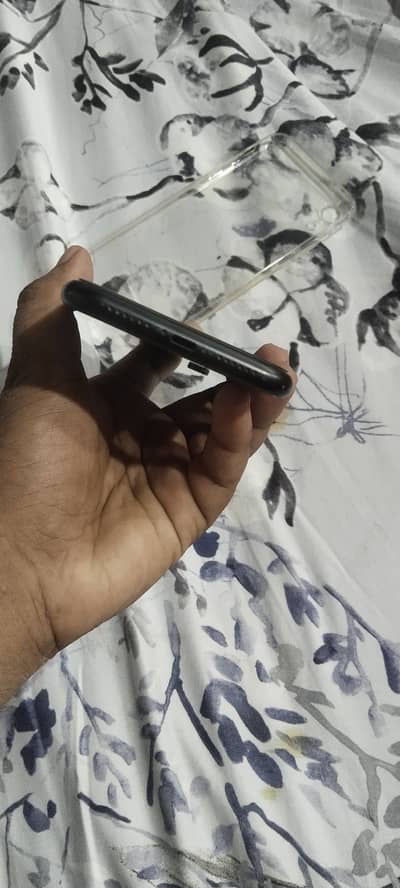Salling i phone xr  water pack mdm ha  rate fainal h kam naii hogaa