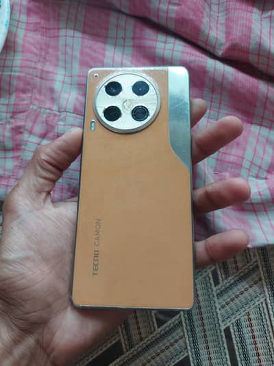 Tecno Camon 30