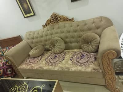 5 seater sofa set with beautiful table for sale