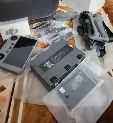 Dji air 3s (Brand New) (Fly more combo) (Zero cycles)
